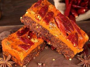 想要在重慶開一家火鍋店那么火鍋底料加工廠如何選擇？