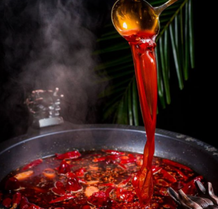 重慶火鍋底料一次性怎么選擇？開火鍋店底料重要性？