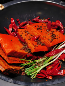 紅油火鍋底料，選購(gòu)時(shí)有哪些易被忽視的要點(diǎn)？