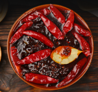 不同火鍋底料味差異大？重慶廠家揭秘！