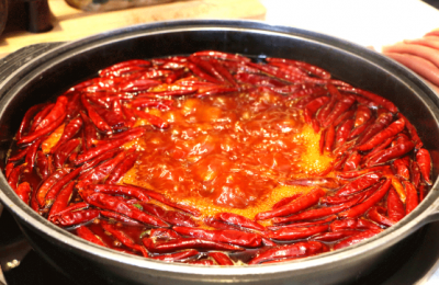 火鍋店的紅油究竟有何獨(dú)特魅力？其售價(jià)又該如何定奪？