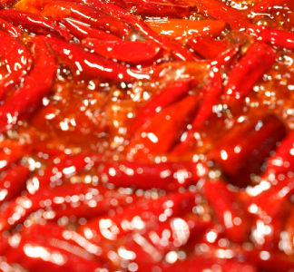 制作頂級(jí)重慶火鍋底料難嗎？揭秘所需的核心原材料！