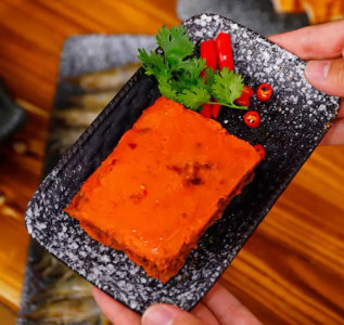 如何慧眼識(shí)牛油紅油底料？秘訣在手，美味即成半！