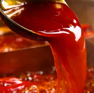 揭秘！挑選火鍋底料專業(yè)廠家時常見的四大誤區(qū)是什么？