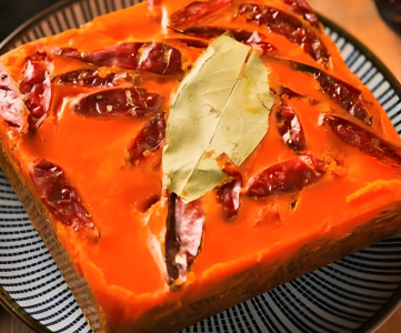 重慶火鍋底料批發(fā)市場(chǎng)質(zhì)量參差，為何定制廠家成為更優(yōu)之選？