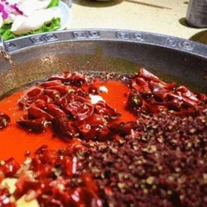 探訪火鍋底料廠：獨(dú)特配方魅力何在？