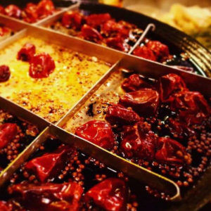 火鍋底料市場(chǎng)紛雜，如何慧眼識(shí)珠選對(duì)食品加工廠？
